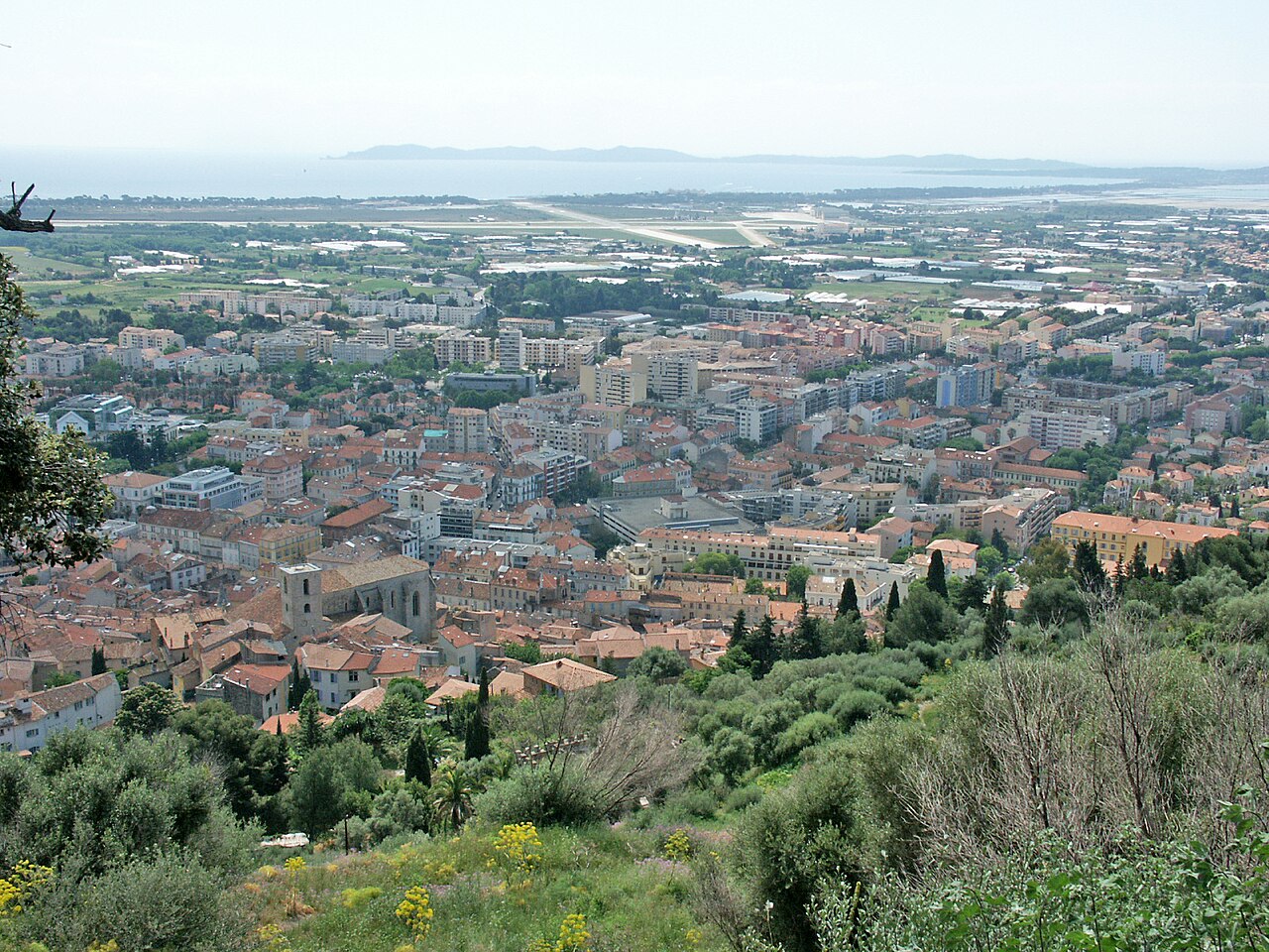 vue aerienne de hyeres
